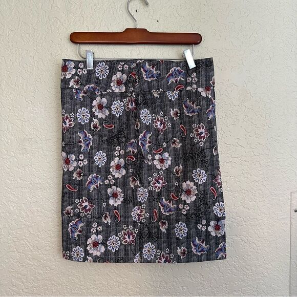 MARGARET M Christiana Pencil Knee Length Skirt Grey Floral Size Medium‎ - Picture 6 of 13